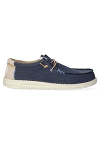 Blauer Leinenschuh mit beigen Akzenten, runder Zehenform, kontrastierenden Nähten und leichter Gummisohle. Verfügt über Schnürsenkel und eine strukturierte Oberfläche.