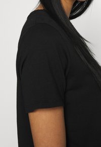 NA-KD Triko s potiskem - black