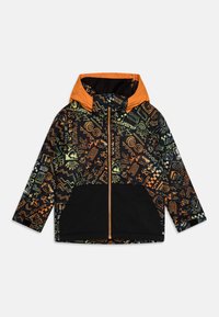 Giacca con cappuccio nera e arancione con motivi astratti colorati, zip completa e tasche frontali. Il materiale sembra essere testurizzato e leggero.