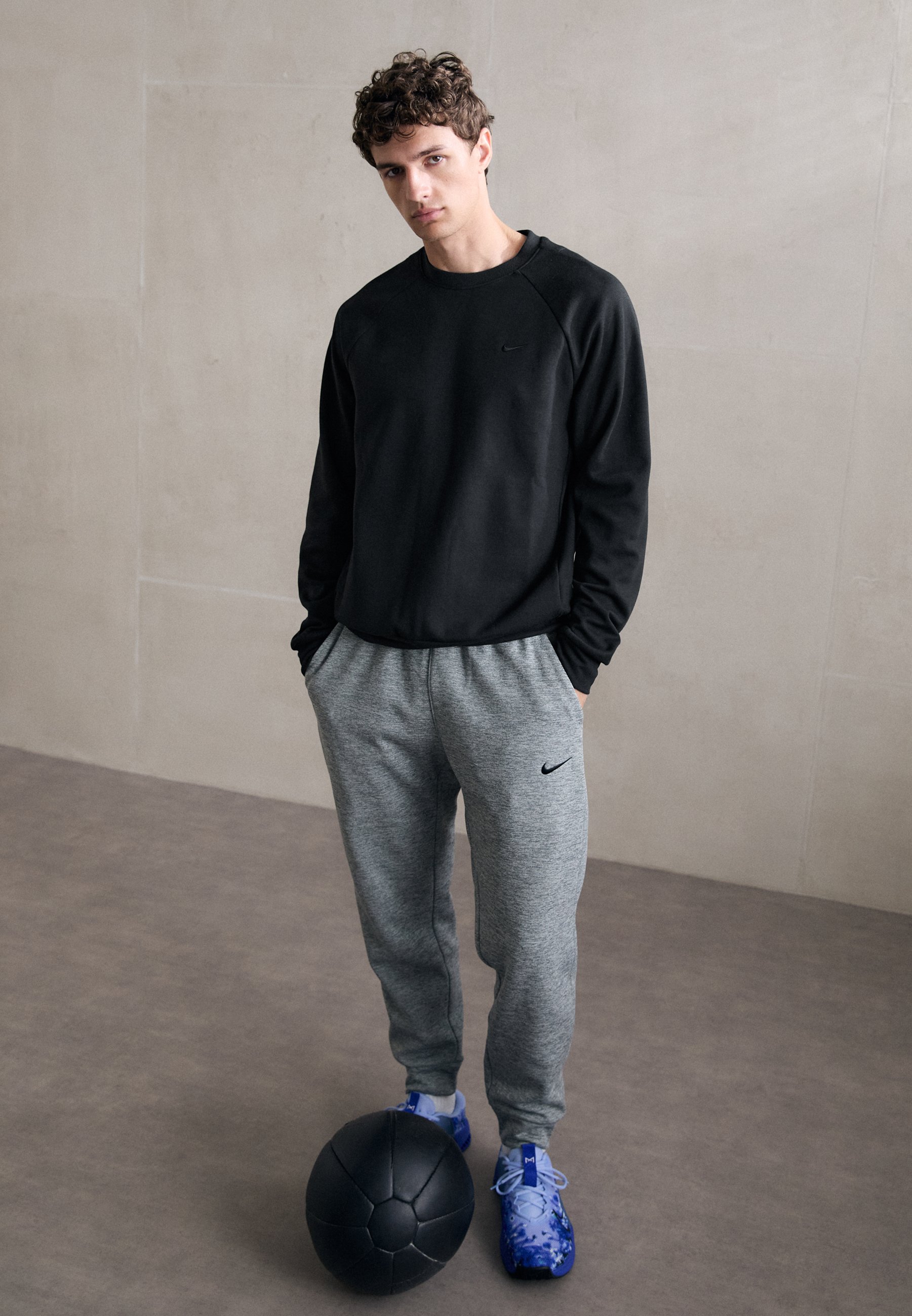 nike performance crew sweatshirt