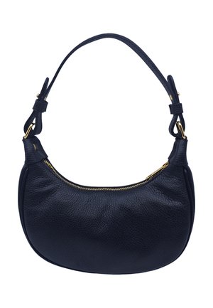 Petit sac bandoulière en cuir noir texturé avec fermeture éclair dorée et bandoulière réglable avec ferrures dorées.