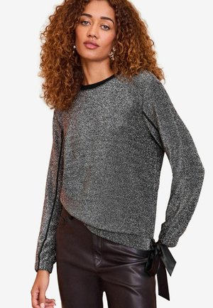 Zwarte en zilveren glittersweater met lange mouwen, ribgebreide hals en mouwen met ballonvorm die zijn vastgebonden met zwarte satijnen strikken.