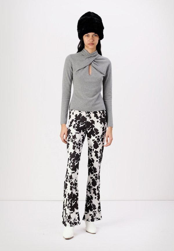 Keyhole Mini Mockneck Sweater - Jumper3