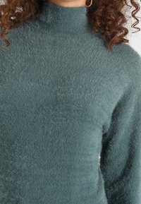 Noisy May Sweter