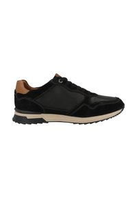Sneaker in suede e pelle nera con suola intermedia beige, suola in gomma e accentuazione del tallone marrone. Presenta una punta rotonda e allacciatura tradizionale.