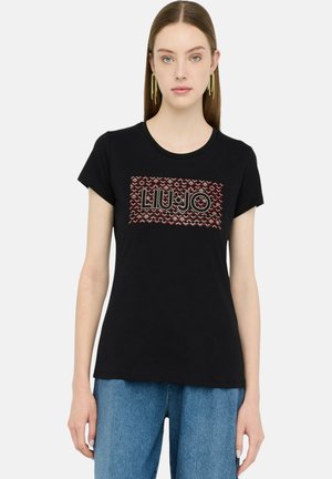 Maglietta nera in cotone con scollo tondo e maniche corte, caratterizzata da un logo "LIU JO" multicolore e testurizzato sul davanti.