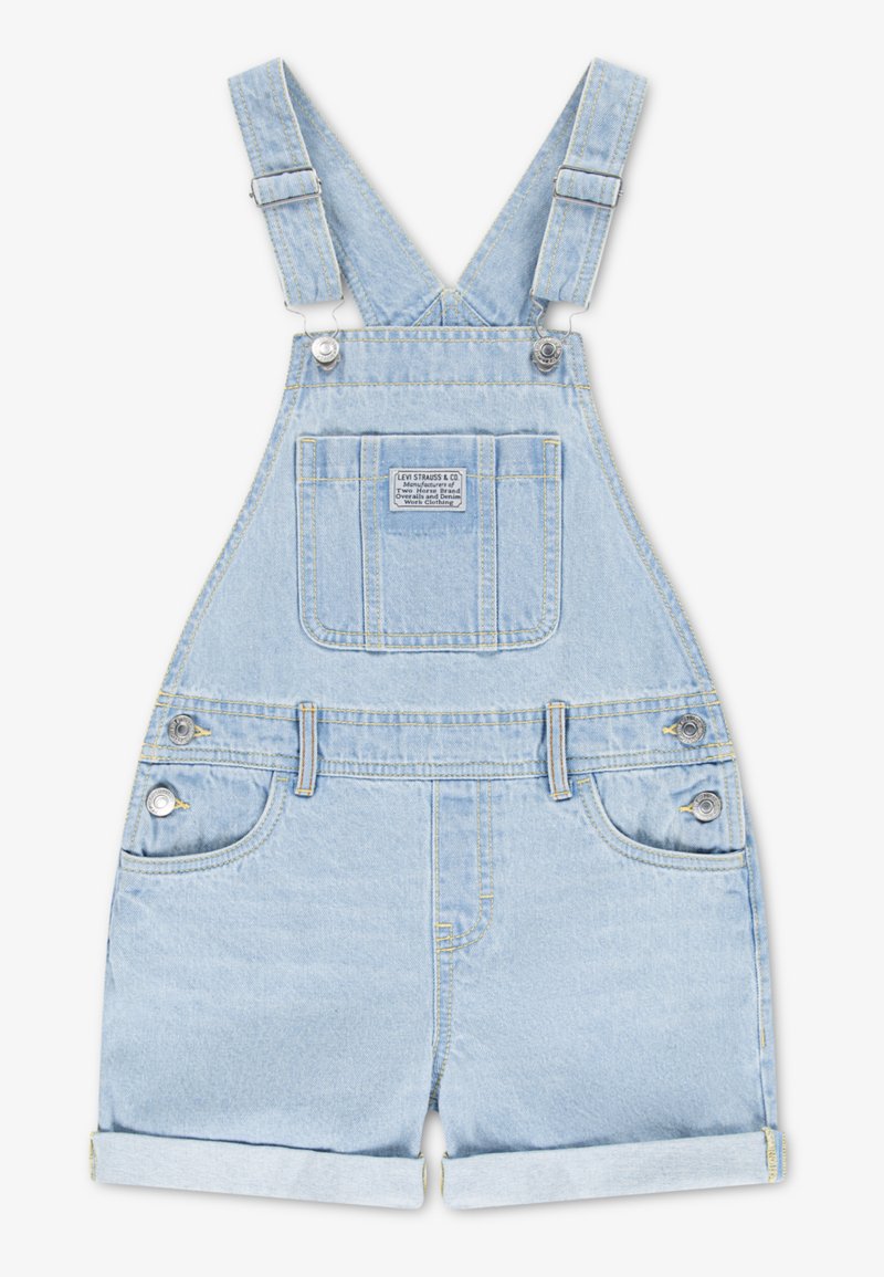 Φωτεινό μπλε τζιν σορτς ολόσωμο με ρυθμιζόμενες τιράντες, στρογγυλές μπροστινές τσέπες, ασημένια εξαρτήματα και γυρισμένη ραφή στους μηρούς.