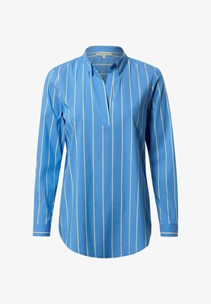 Blauwe lange mouwen blouse met smalle verticale witte strepen, een V-halsopening en een kleine opstaande kraag.