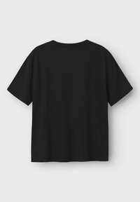 T-shirt en coton noir, avec une coupe décontractée, des manches courtes et un col rond. Texture lisse, design simple, sans motifs ni accents visibles.