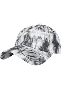 Căciulă de baseball tie-dye alb-negru cu o cusătură curbată, detalii cusute și un patch cu marcă pe față. Material din bumbac.