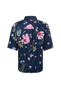 Korte mouw overhemd in marineblauwe stof met kleurrijke bloemenborduursels, waaronder roze en blauwe bloemen op een gestructureerde achtergrond.