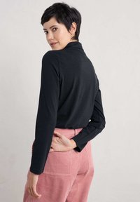 Seasalt Cornwall LANDING - Top dugih rukava - black