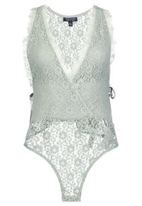 Spetsbodysuit i mjuk grön färg med en djup V-ringning, volangkanter och blommönster. Har sidband och en genomskinlig underdel med tanga-cut.