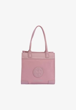 Bolso tote de cuero rosa con doble asa, que presenta un logotipo redondo en relieve y una textura suave, forma cuadrada y un diseño minimalista.