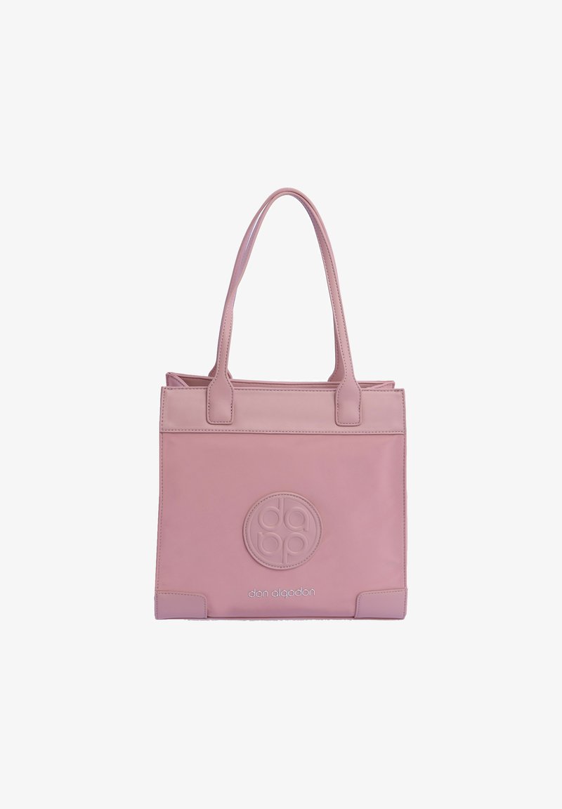 Bolso tote de cuero rosa con doble asa, que presenta un logotipo redondo en relieve y una textura suave, forma cuadrada y un diseño minimalista.