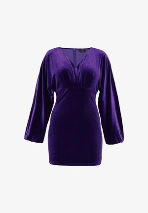 Lila Samtkleid mit langen, leicht puffartigen Ärmeln, V-Ausschnitt und gefälteltem Detail an der Brust. Glatte Textur und figurbetonte Silhouette.