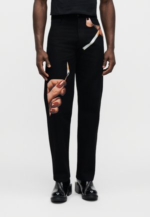 Uvrstitev 6: Carne Bollente - FIRECROTCH UNISEX - Ravne kavbojke