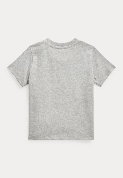 Maglietta semplice a maniche corte color grigio chiaro, distesa piatta, che mostra il retro con scollo rotondo e dettagli di cucitura semplici.