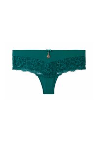 String en teal avec une taille en dentelle, présentant un nœud décoratif et un charm au devant, en tissu lisse et avec un motif en dentelle complexe.