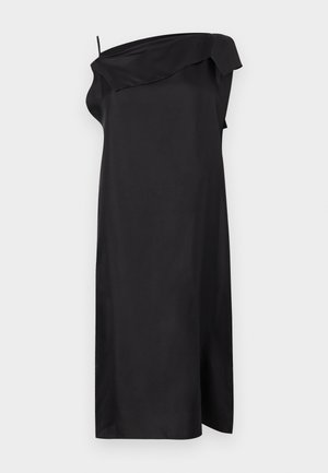 Schwarzes Midi-Kleid mit offener Schulter, einem einzelnen dünnen Träger und asymmetrischem Rüschendetail entlang des Ausschnitts.