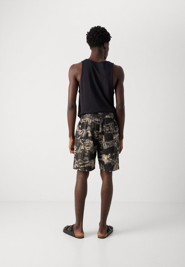 REGULAR FIT WITH LOGOED METAL BADGE - Shorts4