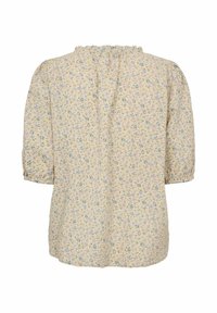 Blommig blus i ljusbeige med korta puffärmar. Har en rynkad ringning och ett spritt blått och grönt blommönster.