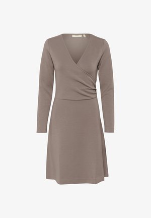 Langärmliges Wickelkleid in Taupe, aus glattem Stoff gefertigt. Es hat einen V-Ausschnitt und eine geraffte Details an der Taille, mit einem fließenden Rock.