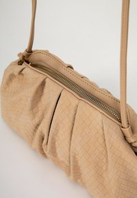 WITTCHEN Taška s příčným popruhem - light beige