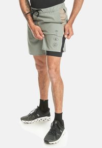 Quiksilver OMNI TRAINING - Pantalón corto de deporte - glw