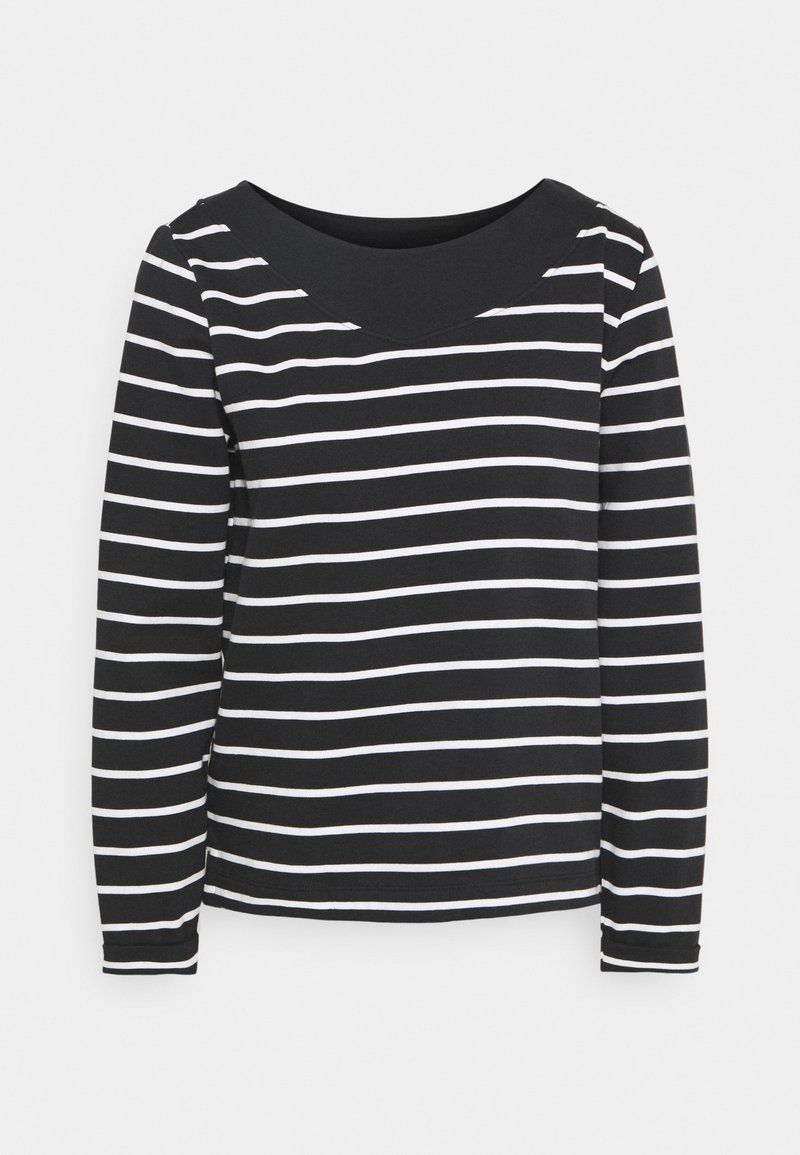 Svart långärmad topp med vita horisontella ränder, har en bred rundad halsringning och en mjuk bomullsliknande textur.