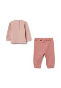 Zweiteiliges Set aus weichem, rosa Stoff; Langarmoberteil mit Knopfverschluss und gepufften Ärmeln, passende Hose mit elastischem Bund und gerafften Bündchen.