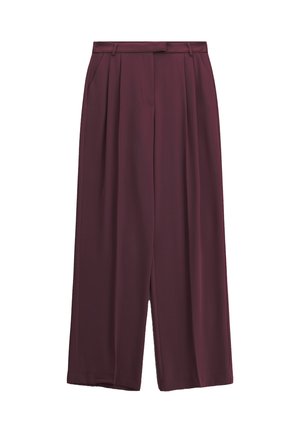 Pantaloni ampi bordeaux con una texture liscia, caratterizzati da una vita alta, pieghe frontali e tasche laterali.