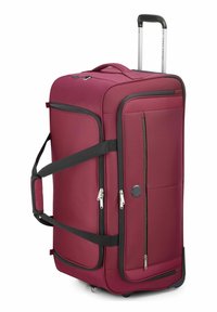 Borsa duffel rossa con ruote e dettagli neri, compartimenti con doppia cerniera, cinturini laterali regolabili e maniglia estensibile per un facile trasporto.