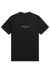 Camiseta de algodón negra con cuello redondo y mangas cortas, con un logotipo bordado en blanco de "FRED PERRY" y un diseño de laurel en el pecho.