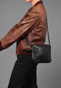 The Bagging Co POCKET MEDIUM - Bandolera - black