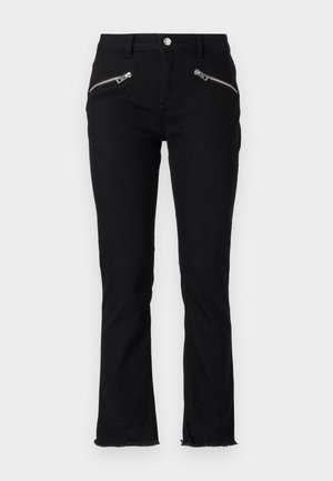 Črne kavbojke iz denima s slim fit krojem, dvema žepoma na zadrgo na sprednji strani in strajno raztrganimi robovi. Narejene iz mešanice bombaža.