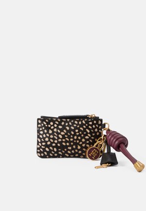 MULTI CHARM  - Andre accessories - deer print