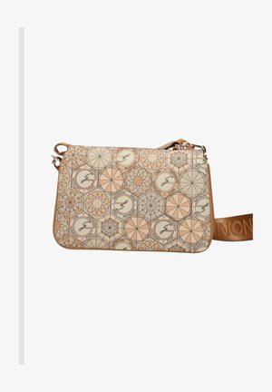 Borsa a tracolla rettangolare beige con motivi geometrici e circolari, testo "Gattinoni Since 1946" e tracolla larga marrone con scritta del logo.
