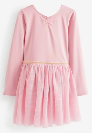 Rosa langärmliges Kleid mit glattem Oberteil und einem gerafften Tüllrock. Verfügt über einen goldenen Akzent an der Taille, der einen geschichteten Eindruck vermittelt.