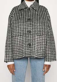 Monki Allvädersjacka - black
