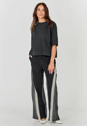 ALMA - Lihtne T-särk - black