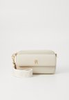 DISTINCT CAMERA BAG - Umhängetasche - classic beige