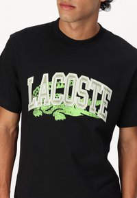 Lacoste Apdrukāts T-krekls - black