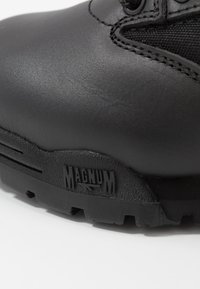 Magnum Boots Šněrovací kotníkové boty - black
