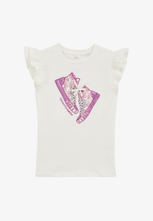 Weißes T-Shirt mit Rüschensleeves, das ein Grafikdesign eines pinken und lila Sneakers mit weißen Schnürsenkeln und dem Text "Sei einfach du selbst zusammen." zeigt.