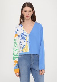 MOSCHINO JEANS SEASON SPECIALS - Adīta jaka - multi light blue