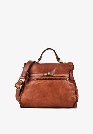 Braune Lederhandtasche mit Tragegriff oben, abnehmbarem Schulterriemen und dekorativen Nähten entlang der Kanten und der Vorderklappe mit goldfarbenem Verschluss.