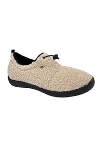 Beige fleece pantoffels met zwarte zool, elastische sluitschoen en een laag uitgesneden ontwerp voor comfort binnenshuis en gemakkelijke draagbaarheid.