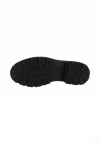 Semelle de chaussure en caoutchouc noir avec une surface texturée, présentant des motifs hexagonaux et de multiples rainures pour une adhérence optimale. Design durable et robuste.