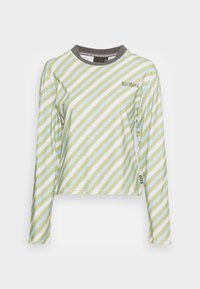 Camisola de manga longa em verde claro e azul com riscas diagonais, apresentando um decote cinza e o logótipo "Kickers" no peito. Tecido suave.